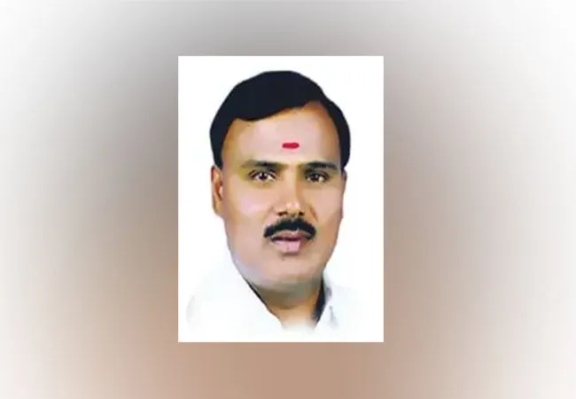 17 lakh rupees rolled out to buy government jobs; Complain about former Chief Minister's aide!